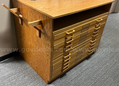 Wooden cabinet with multi-drawers