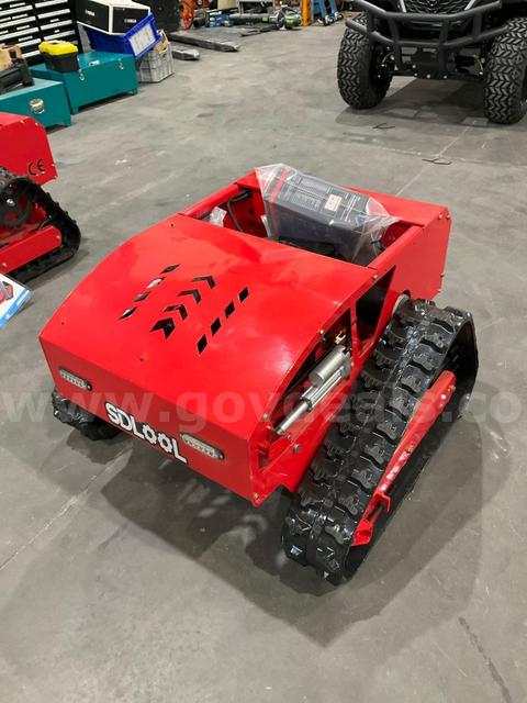 UNUSED 2026 REMOTE CONTROL CRAWLER LAWN MOWER MODEL 800, GAS POWERED, APPROX CUTTING WIDTH 20in