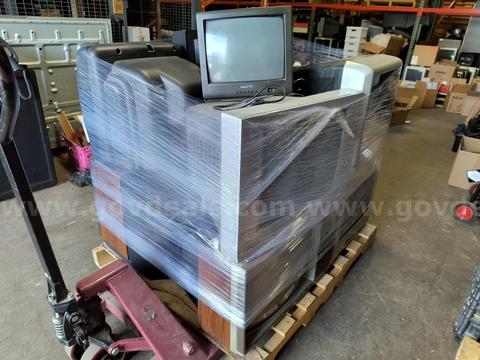 Pallet Lot of 9 CRT Televisions (LOT 922)