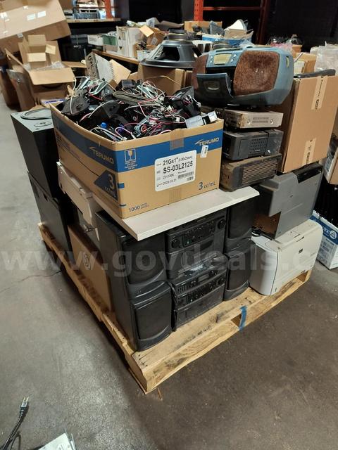 Pallet Lot of Assorted SCRAP Items (Speakers, Audio Equip, Electronics, Chiller, etc) LOT 925