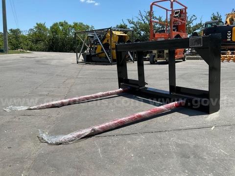 UNUSED 2026 BALE FORK ATTACHMENT MODEL BF47 FOR UNIVERSAL SKID STEER