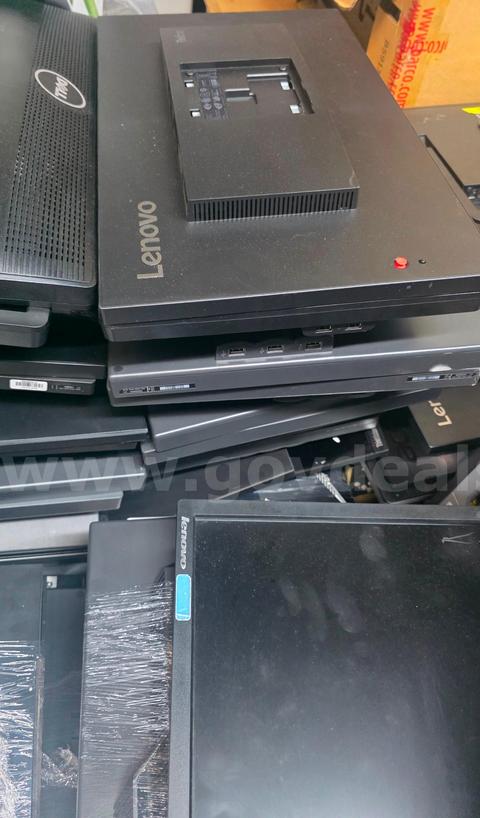 Lots of 120 Mixed 24 inch Lenovo and Dell monitors