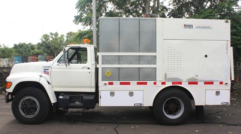 1995 Ford F700 Sewer Cleaner/Pumping Truck