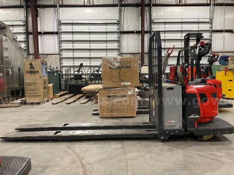 2024 LINDE STAND ON PALLET JACK MODEL EWR40 8' FORKS