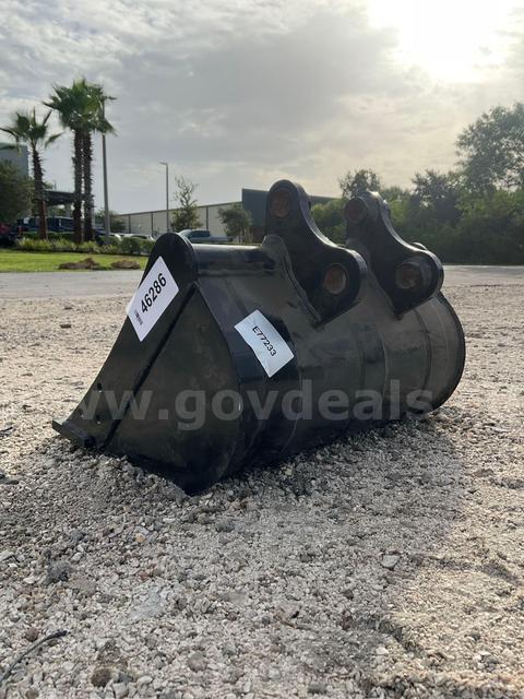 NEW MINI BUCKET ATTACHMENT FOR MINI EXCAVATOR, APPROX 20in