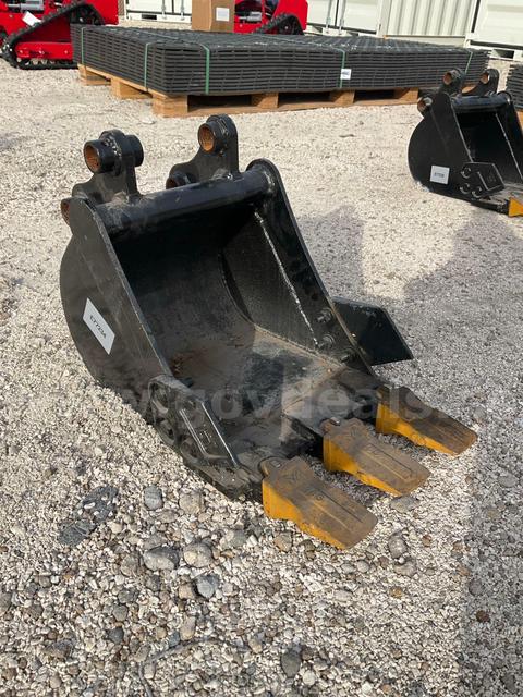 UNUSED MINI BUCKET WITH TEETH ATTACHMENT FOR MINI EXCAVATOR, 12in