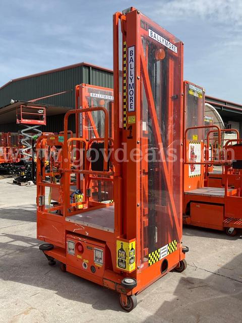 2015 BALLYMORE VERTICAL MAST MAN LIFT, MAX PLATFORM HEIGHT 12FT