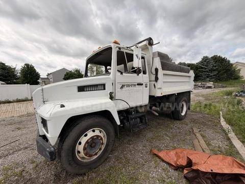2001 Mack Diesel Dump Truck