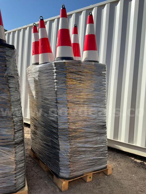 UNUSED REFLECTIVE SAFETY TRAFFIC CONES TYPE TSC, APPROX 250PCS, APPROX 28in T EACH