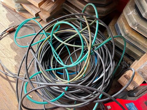 LOT OF MISC AIR HOSES/PIECES - MA