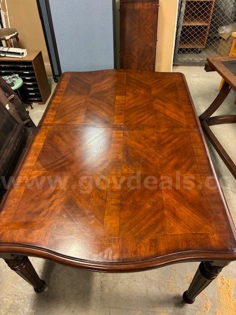 Conference / dining table with leave