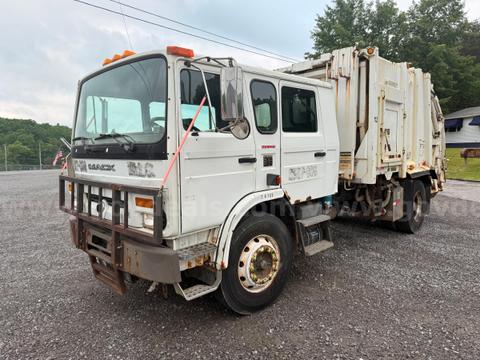 2001 Mack Midliner 13 Yard Trash Truck