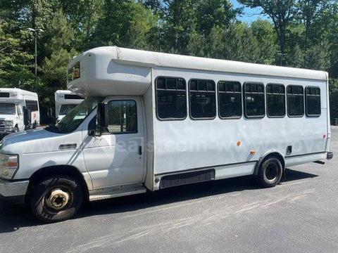 2017 Ford Econoline Bus w/ Wheelchair Lift