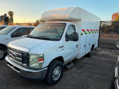 2013 Ford Econoline Box Truck