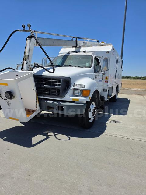 2001 Premier MT35P18 Deicer Truck