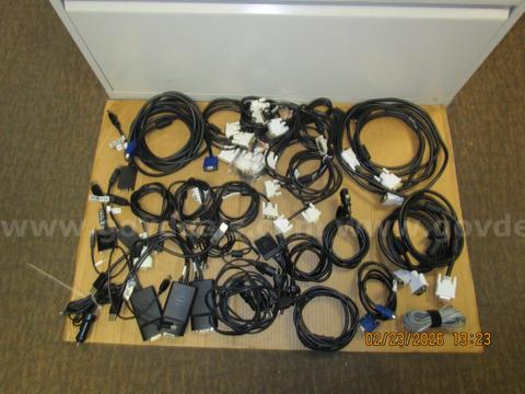 (31) ITEMS OF A VARIETY OF CABLES AND ADAPTERS
