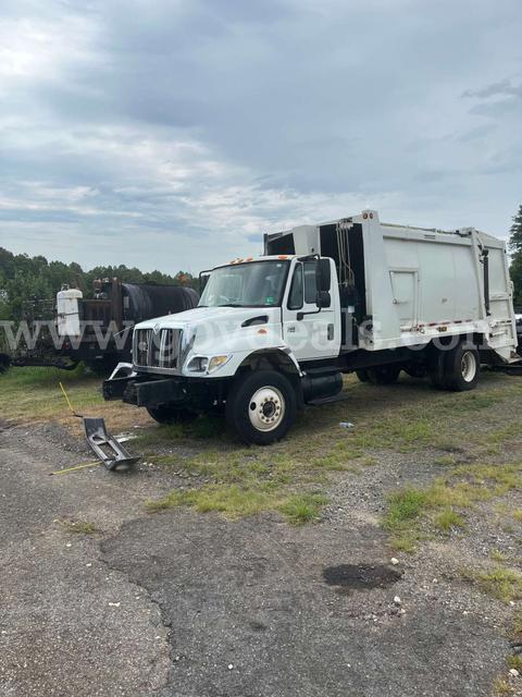 2007 International Garbage Truck