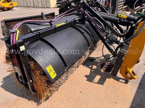 2024 Caterpillar BA30 120" Hydraulic Angle Broom Attachment – Fusion Quick Coupler