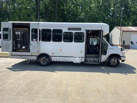 2017 Ford Econoline Bus w/ Wheelchair Lift