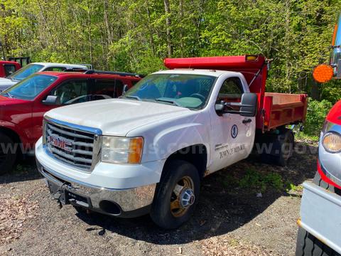 2010 GMC Sierra 3500HD Dump Truck