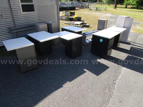 (3) USED L-SHAPED DESKS IN PARTS, W/ (8) USED PARTITIONS & (5) USED HUTCHES