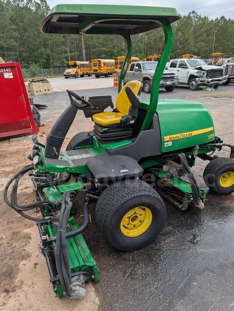 John Deere 8700 Precision Cut Reel Mower