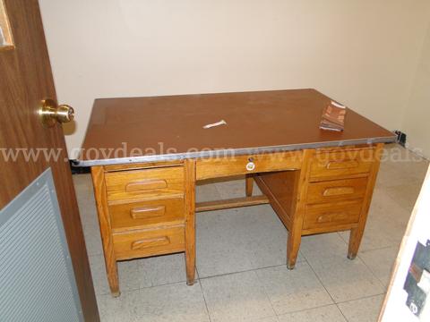 Desks – Assorted Styles (Qty: 2)