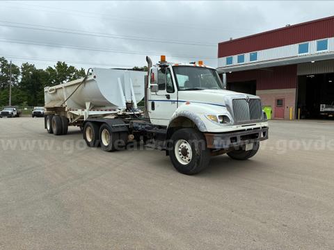 2006 International 7600 Day cab semi W/ 2005 CTS Rockmaster end dump