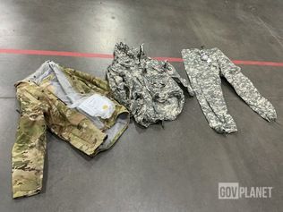(17) Pairs of Wet Weather Trousers, (9) Wet Weather Parkas & Assorted Items - photo 1
