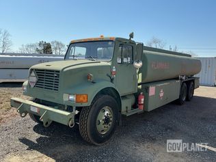 2002 International 4900 6x4 Aircraft Refueling Truck — photo 1