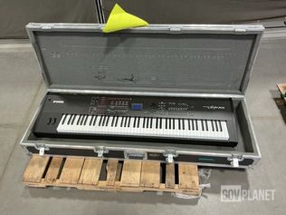 Yamaha S90XS Music Synthesizer - photo 1