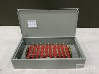 M24646/4-003 Fuse Box — photo 1