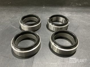 (4) Eaton 4086537 Plain Encased Seals — photo 1