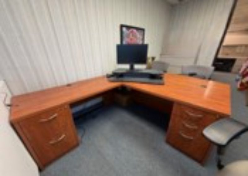 Office furniture — photo 1