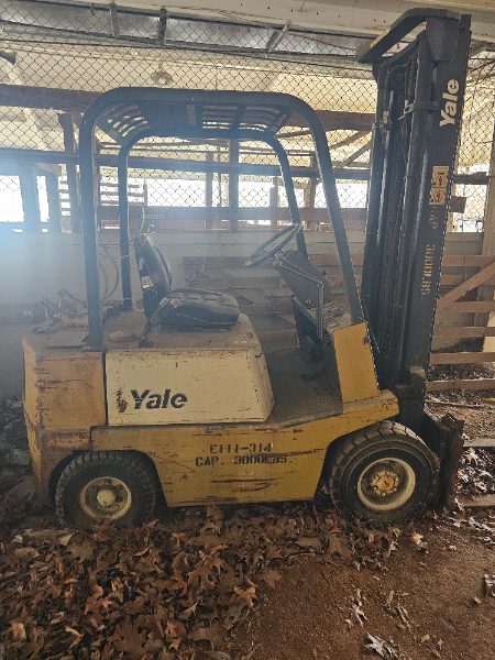 Yale Forklift — photo 1