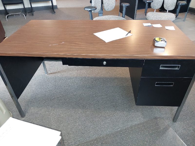 (6) Desks — photo 1