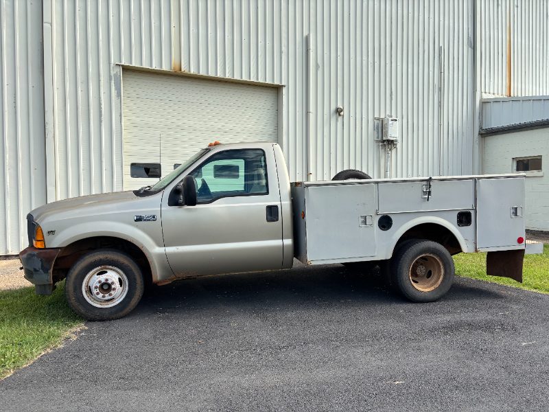2001 Ford F350 XL Super Duty — photo 1