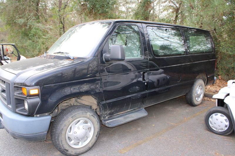 2014 Ford Econoline E-150 Cargo Van — photo 1