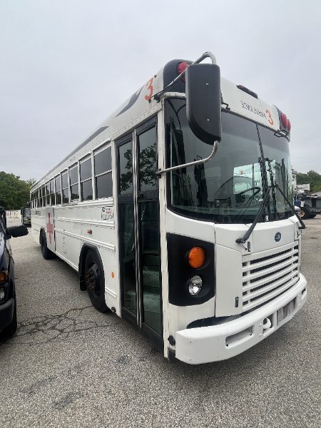 BLUEBIRD BUS — photo 1