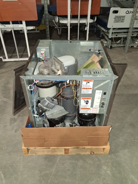 ICE MAKER — photo 1