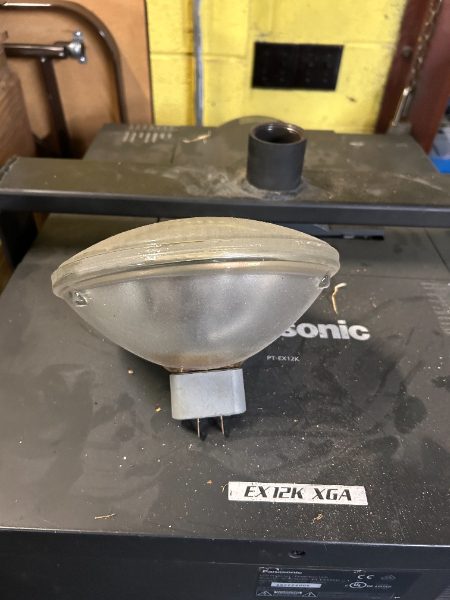 (1) LOT OF VARIOUS INDOOR AND OUTDOOR ELECTRIC LIGHTING EQUIPMENT - photo 1