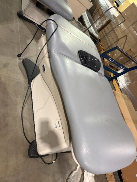 EXAM AND TREATMENT TABLE — photo 1