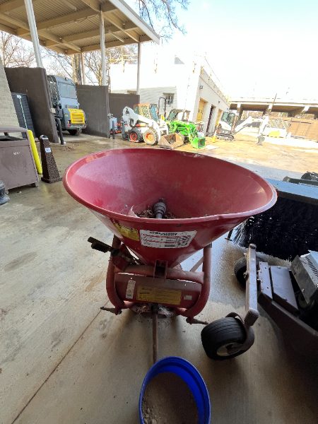 SPREADER LOOSE MATERIAL — photo 1