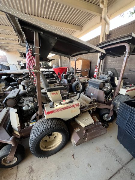 RIDING LAWN MOWER — photo 1