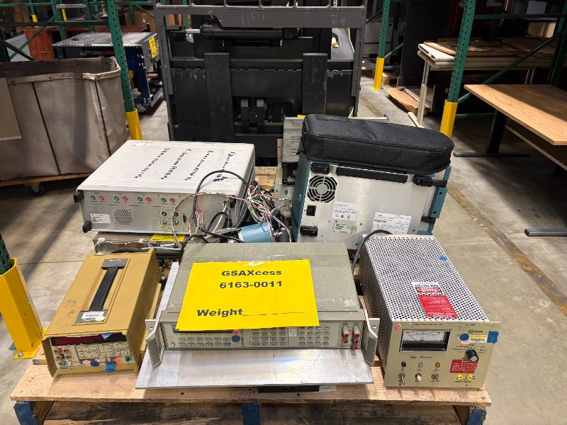 (1) LOT OF VARIOUS LAB EQUIPMENT - photo 1