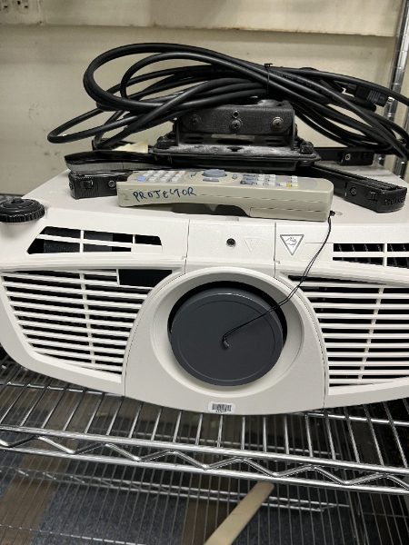 (1) Mitsubishi Projector - photo 1