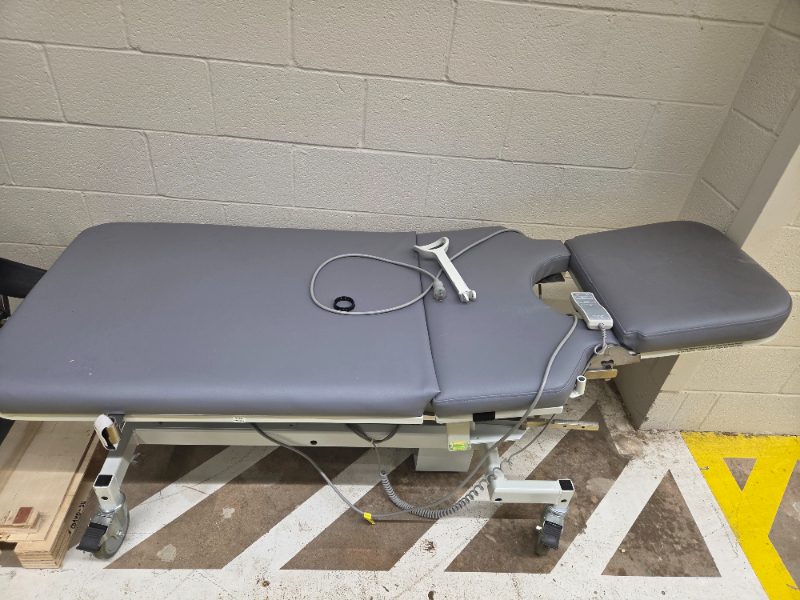 ULTRASOUND TABLE - photo 1