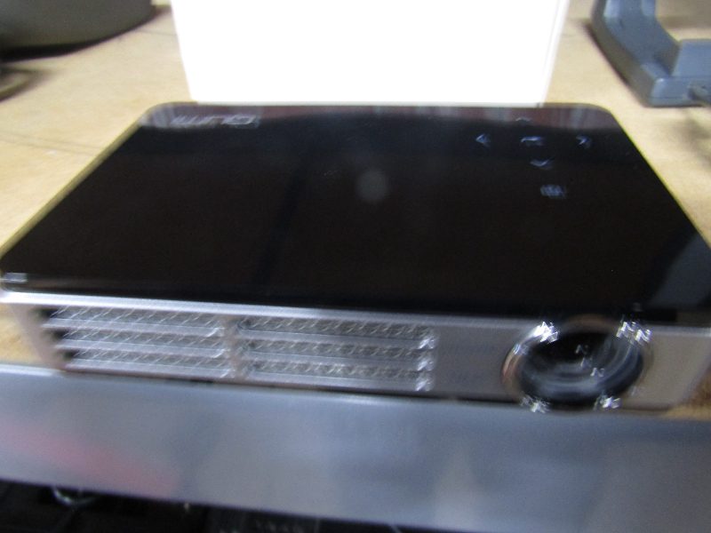 SMALL PROJECTOR — photo 1