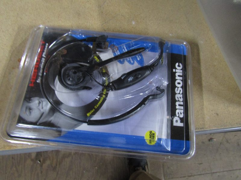 HEADSETS — photo 1