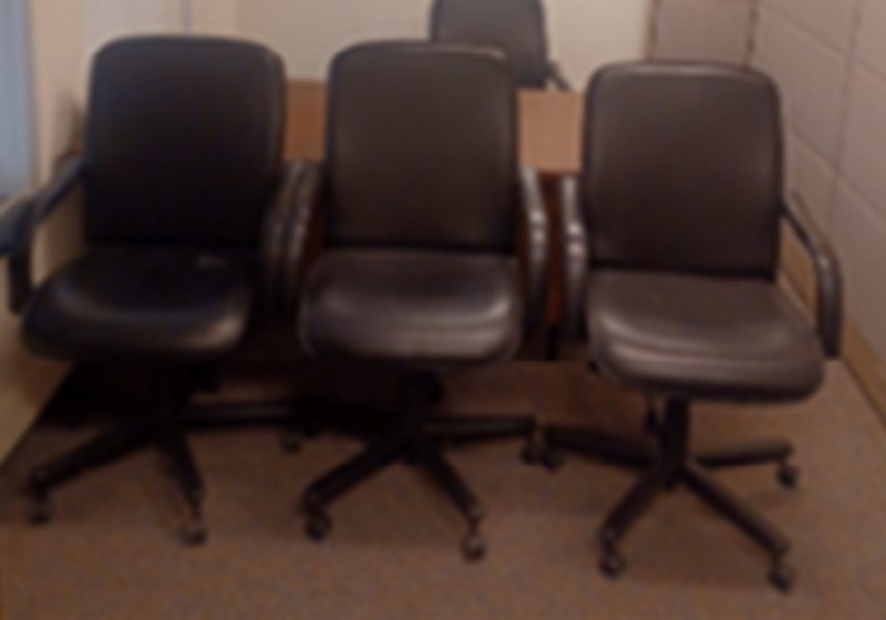 BLACK LEATHER CONFERENCE CHAIRS — photo 1